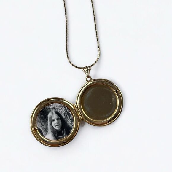 Vintage Gold Monogrammed Locket Necklace - Picture 3 of 4